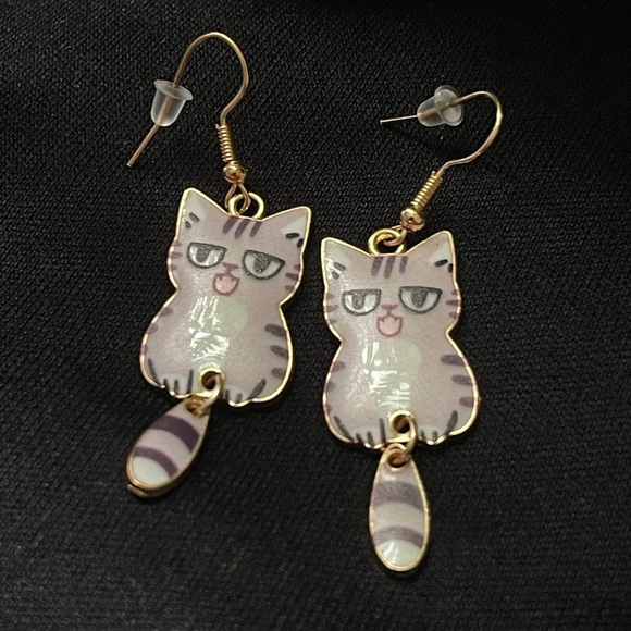 Cute Cat Dangle Earrings - NWT - Picture 3 of 3